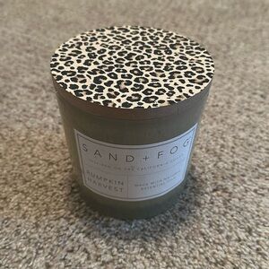 Candle with leopard lid